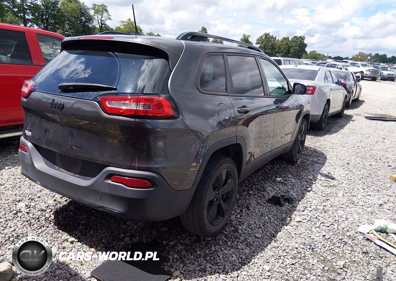 2018 Jeep Cherokee Latitude 4X4 VIN:1C4PJMCB1JD501733 - 4