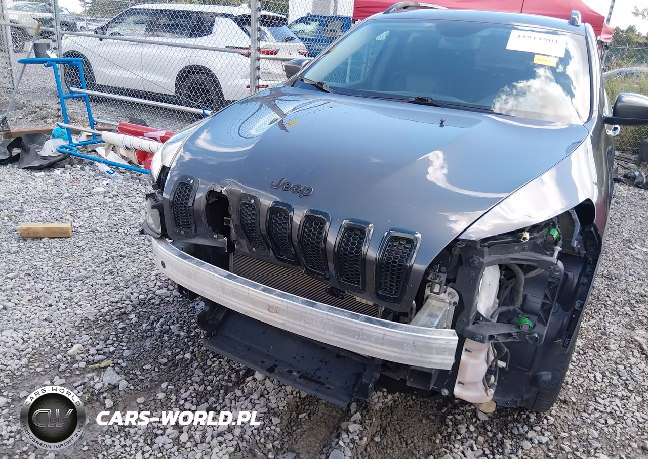 2018 Jeep Cherokee Latitude 4X4 VIN:1C4PJMCB1JD501733 - 6