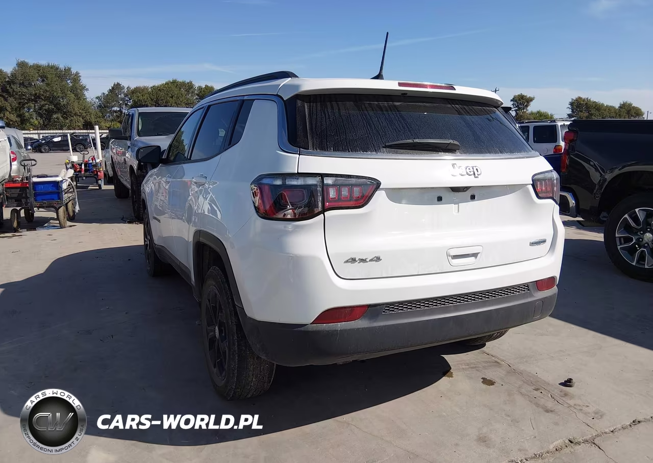 2024 Jeep Compass Latitude 4X4 VIN:3C4NJDBN4RT153550 - 3
