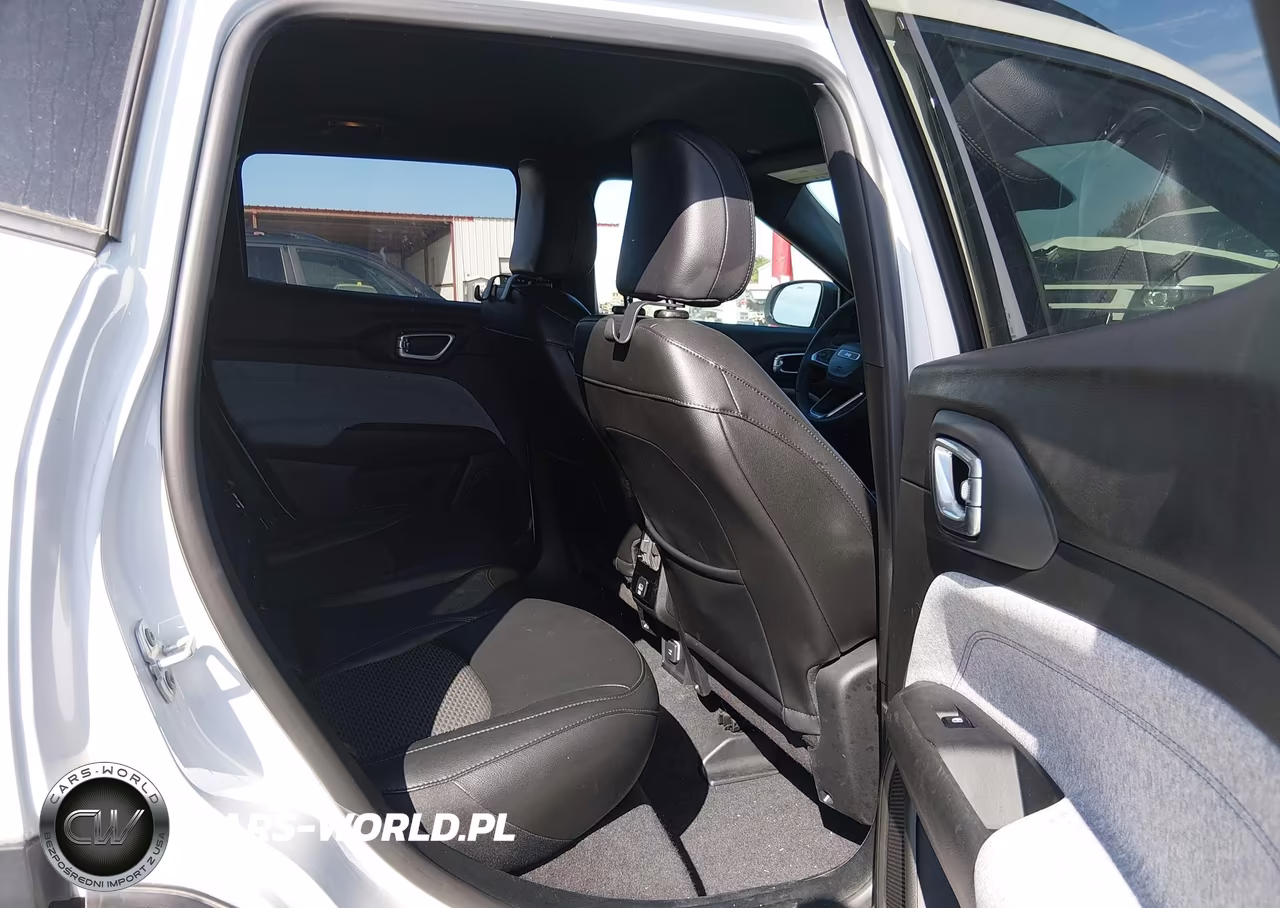 2024 Jeep Compass Latitude 4X4 VIN:3C4NJDBN4RT153550 - 8