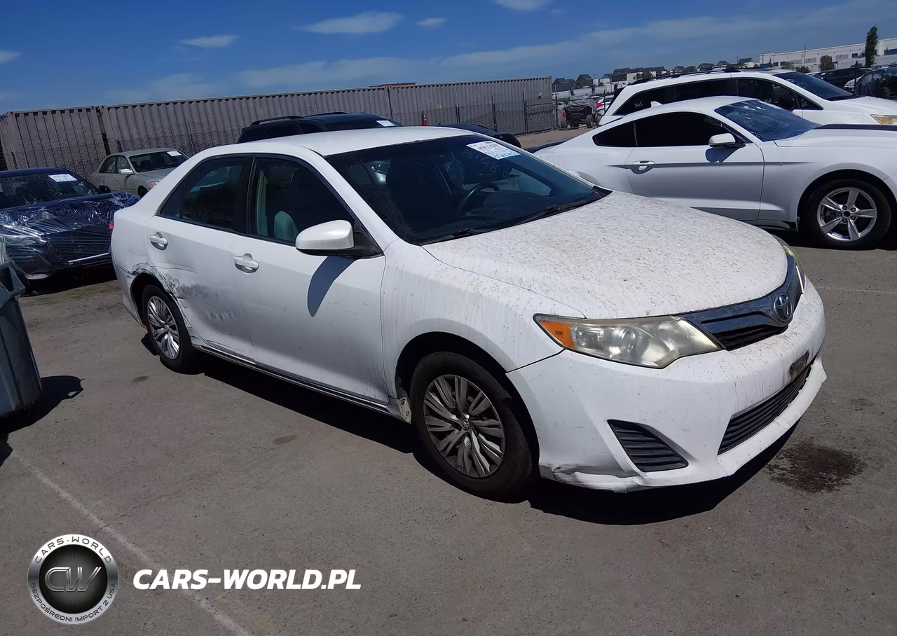 2012 Toyota Camry Le – zdjęcie 1 z 17