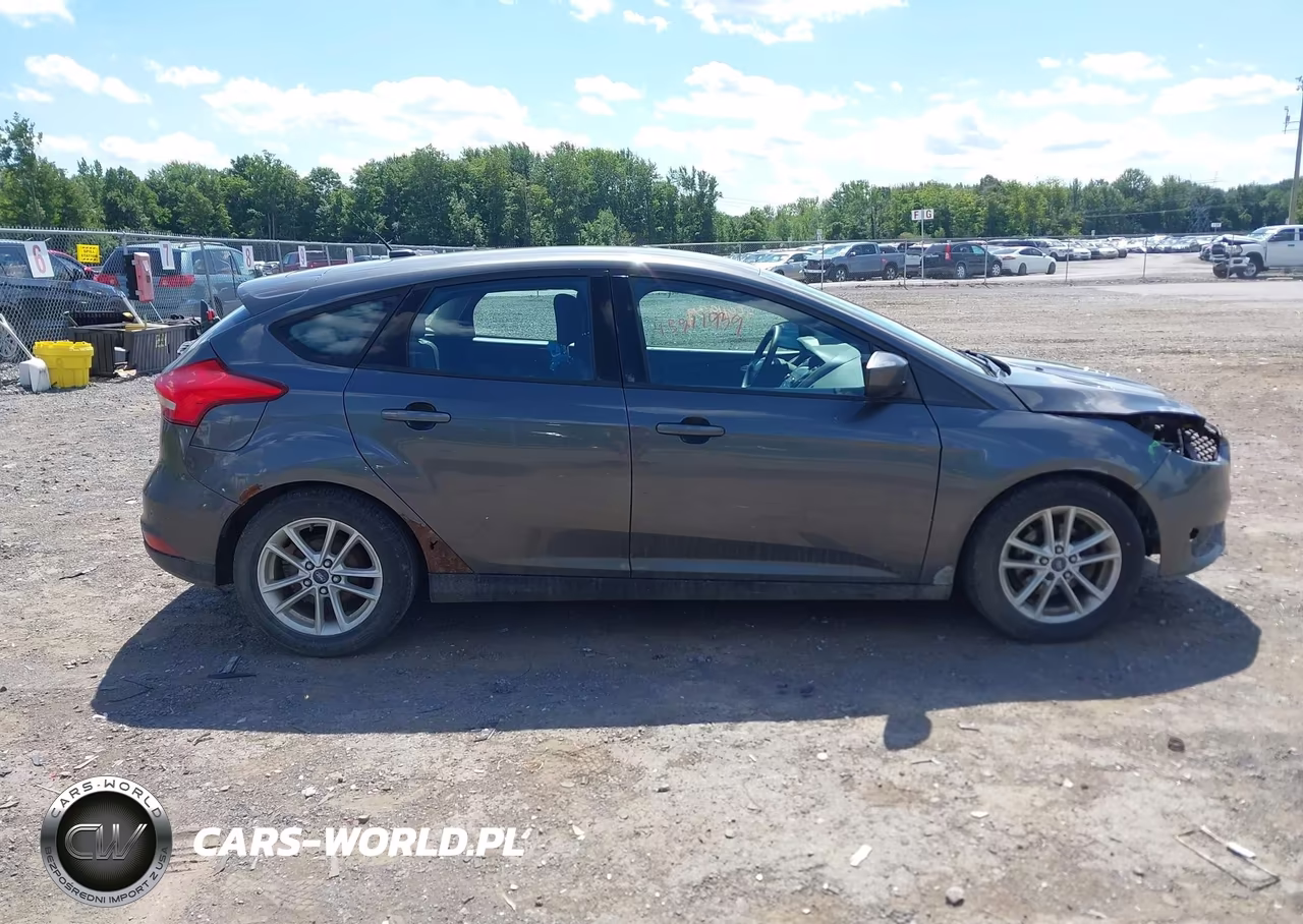 2018 Ford Focus Se VIN:1FADP3K21JL320432 - 13