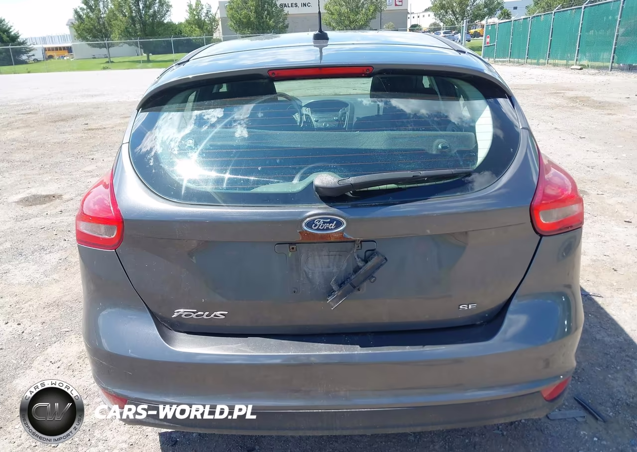2018 Ford Focus Se VIN:1FADP3K21JL320432 - 16