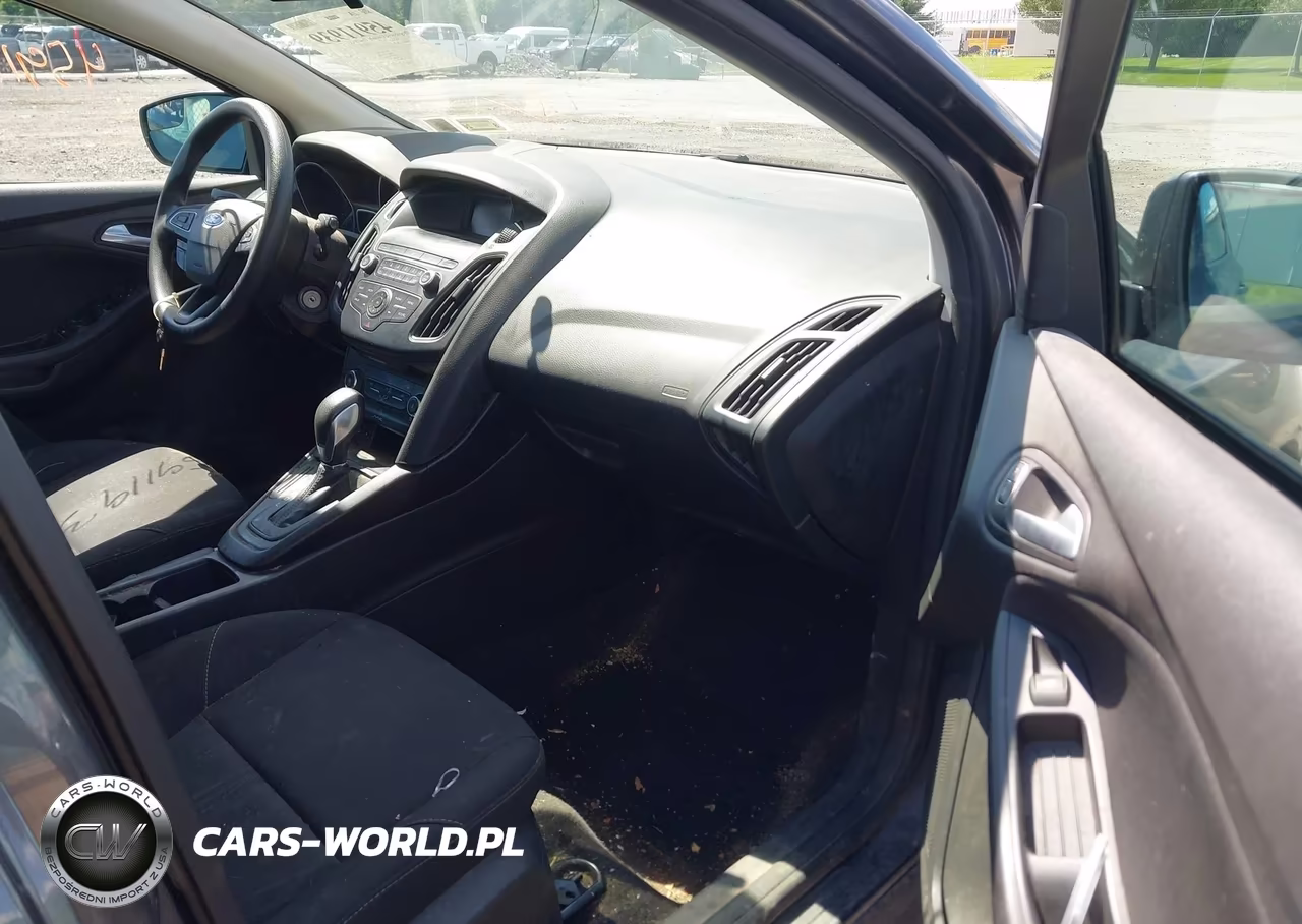 2018 Ford Focus Se VIN:1FADP3K21JL320432 - 5