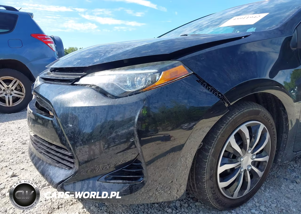 2018 Toyota Corolla Le VIN:2T1BURHE6JC079490 - 17