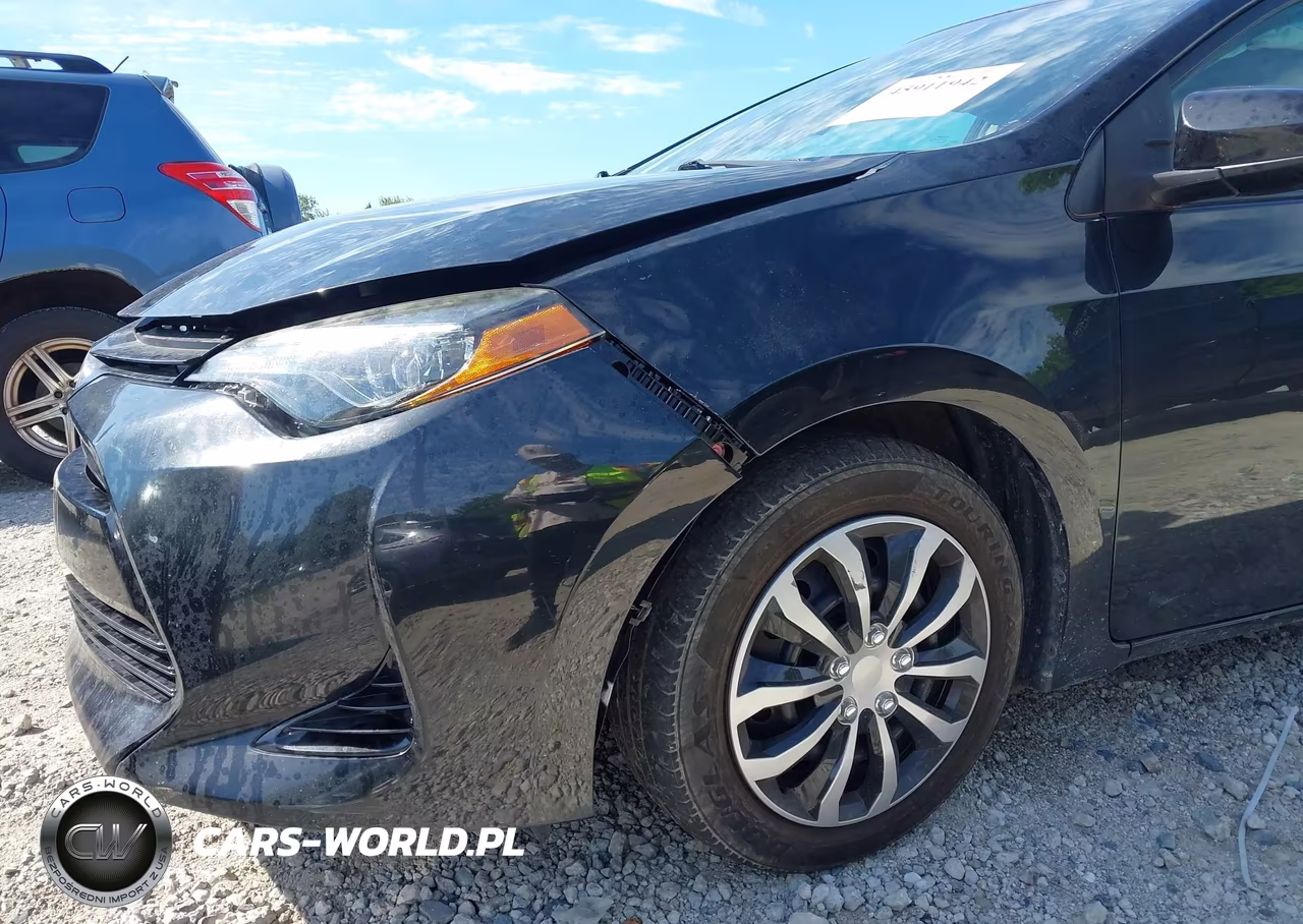 2018 Toyota Corolla Le VIN:2T1BURHE6JC079490 - 19