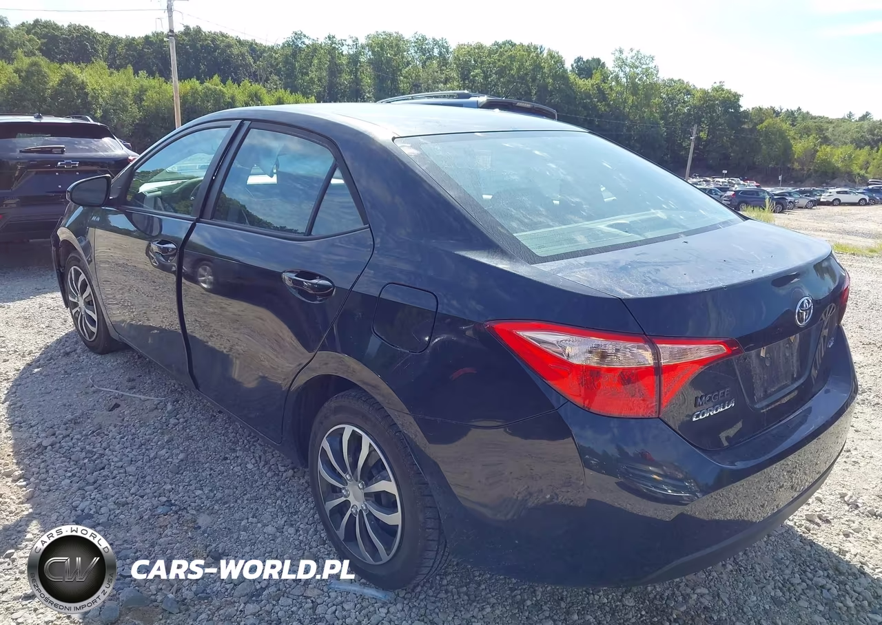 2018 Toyota Corolla Le VIN:2T1BURHE6JC079490 - 3