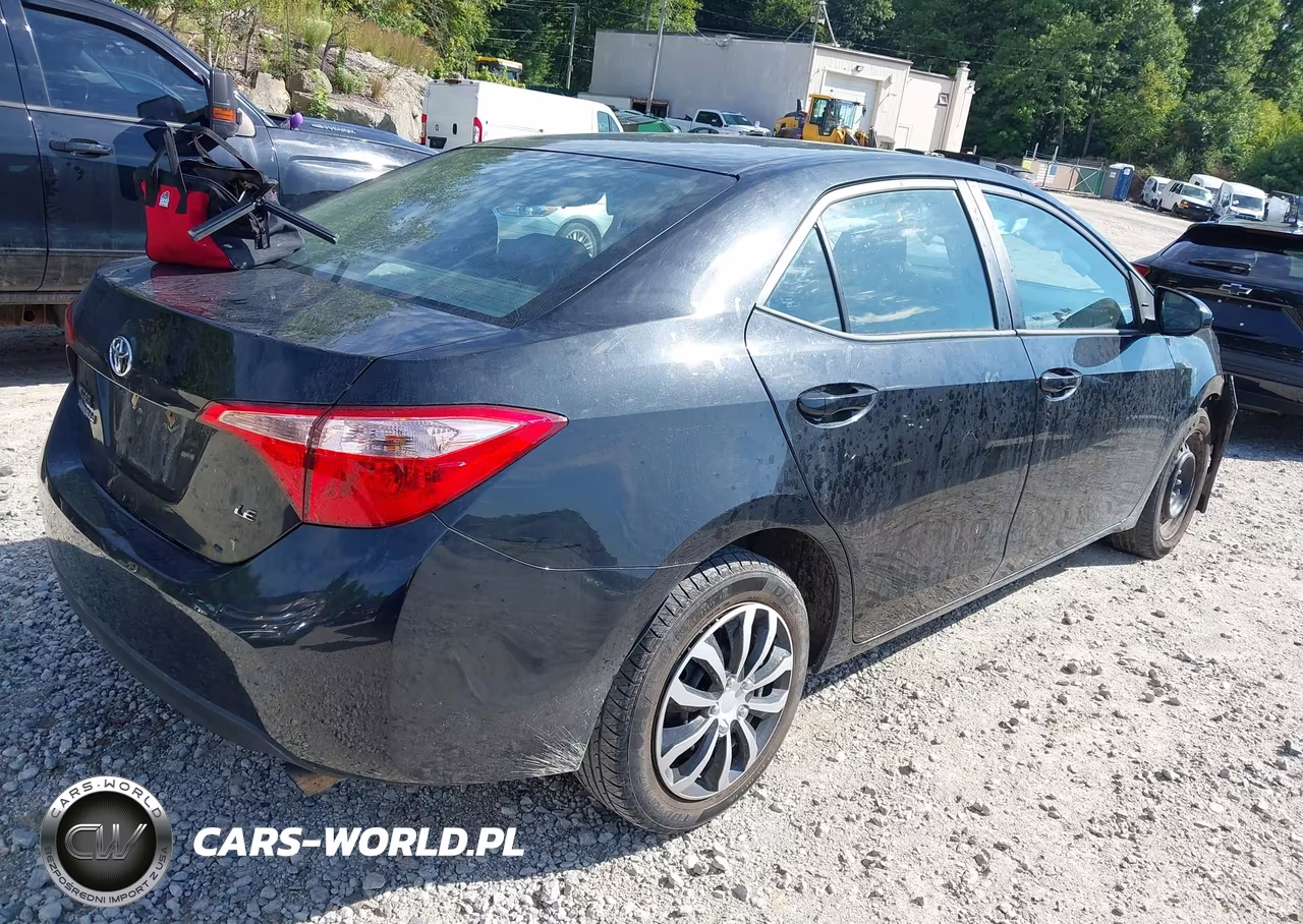 2018 Toyota Corolla Le VIN:2T1BURHE6JC079490 - 4
