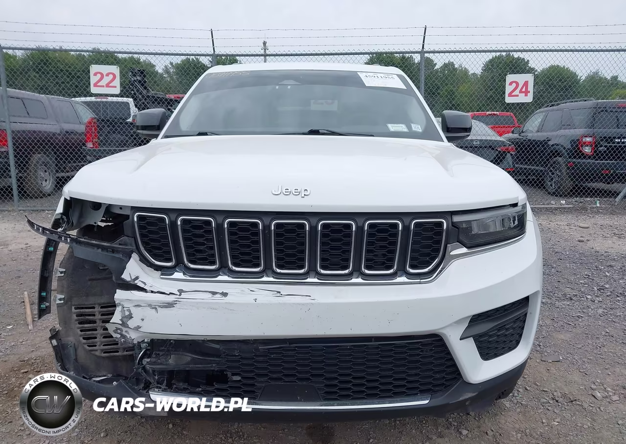 2023 Jeep Grand Cherokee Laredo 4X4 VIN:1C4RJHAGXPC529186 - 13