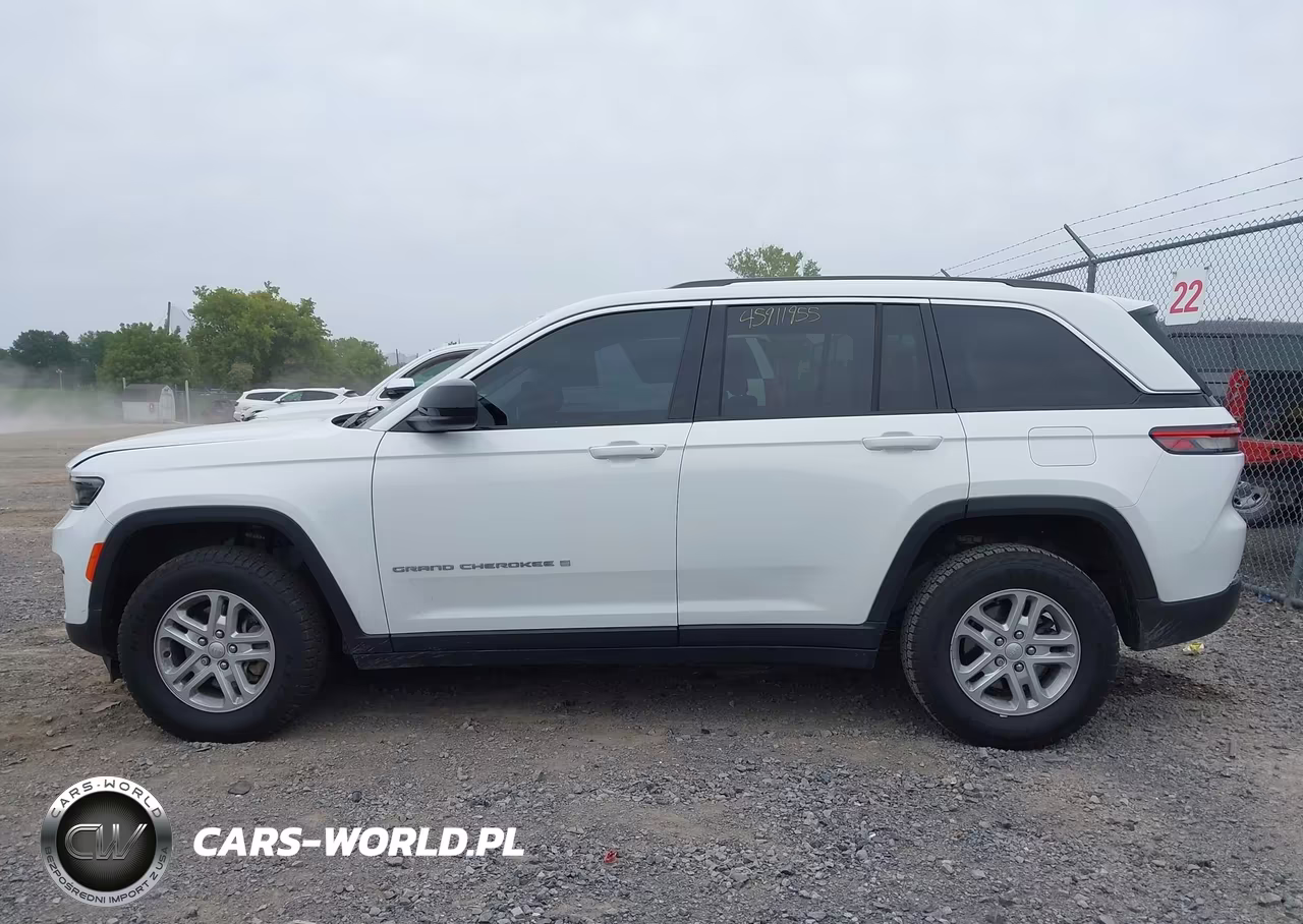 2023 Jeep Grand Cherokee Laredo 4X4 VIN:1C4RJHAGXPC529186 - 15