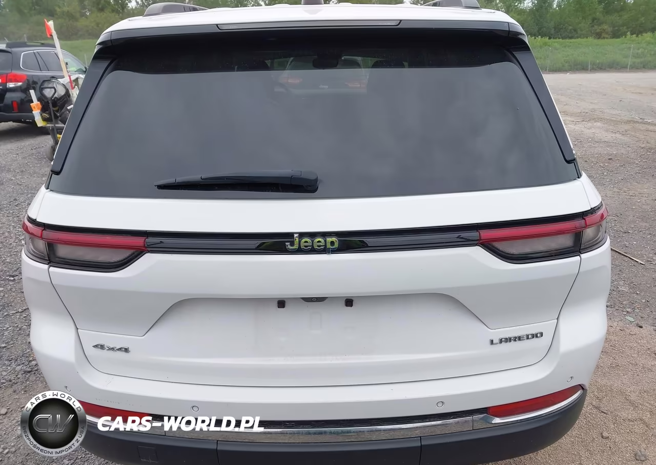 2023 Jeep Grand Cherokee Laredo 4X4 VIN:1C4RJHAGXPC529186 - 17