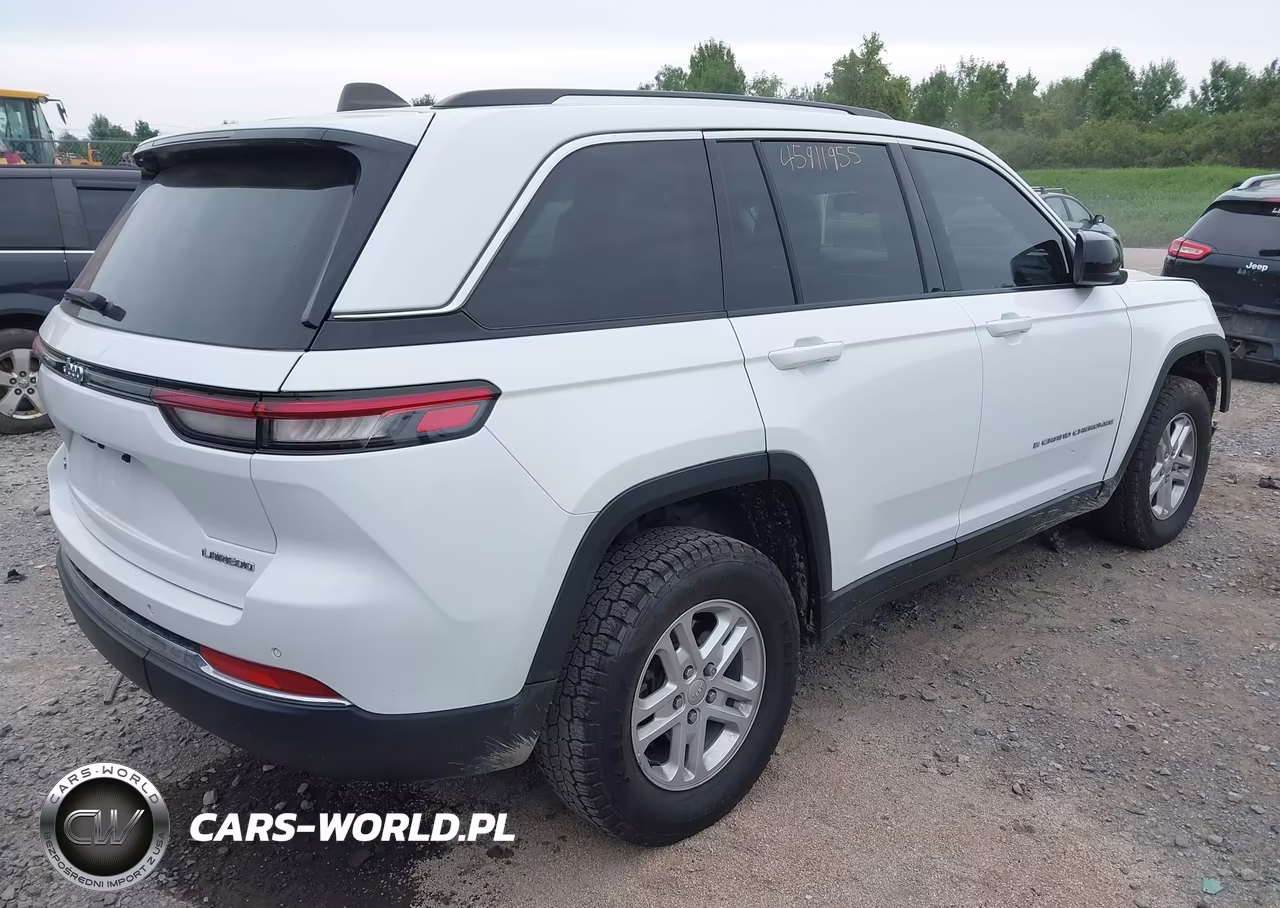2023 Jeep Grand Cherokee Laredo 4X4 VIN:1C4RJHAGXPC529186 - 4