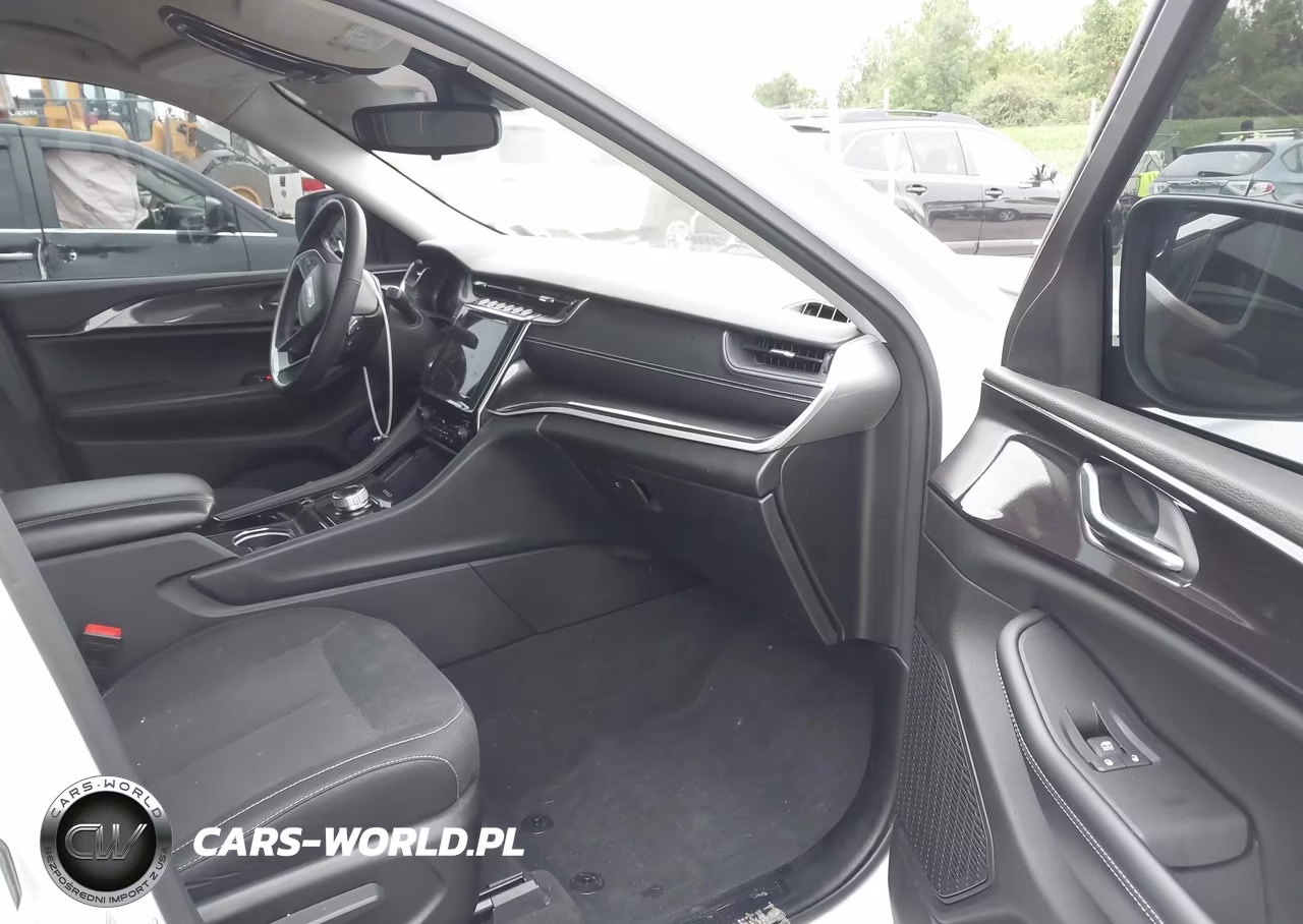 2023 Jeep Grand Cherokee Laredo 4X4 VIN:1C4RJHAGXPC529186 - 5