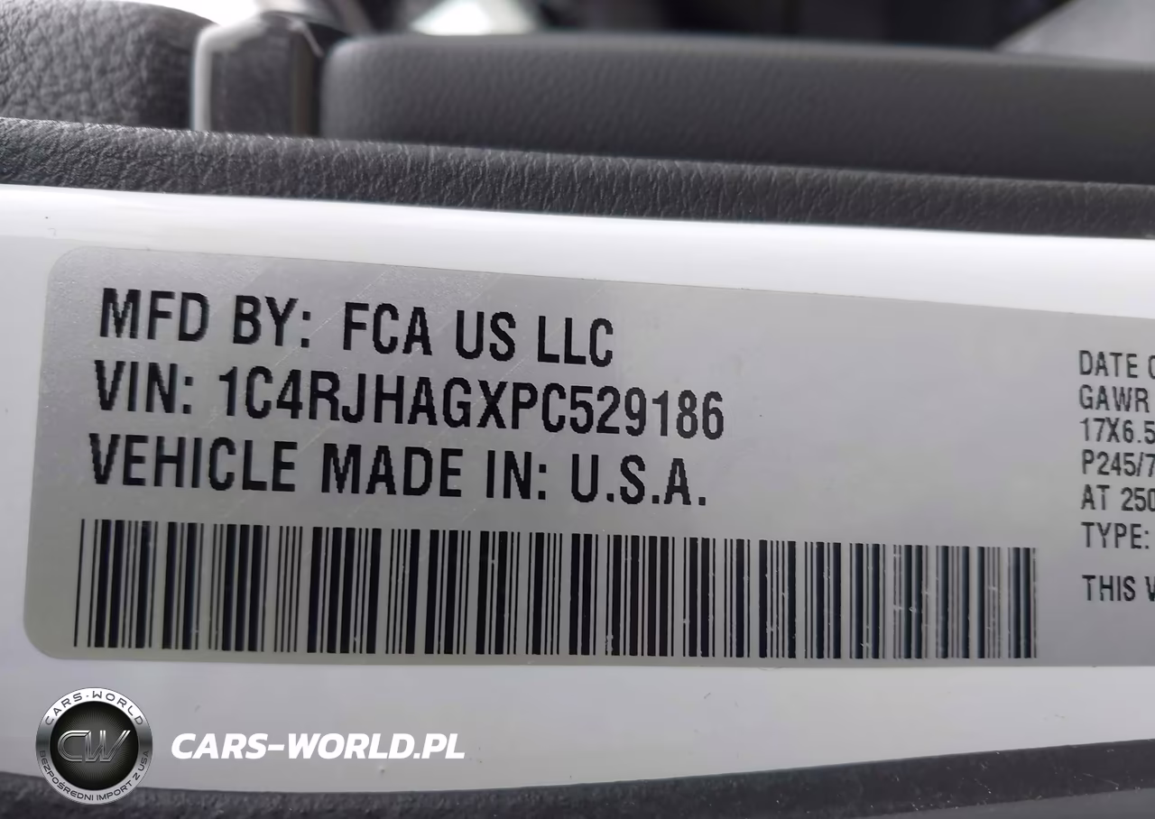 2023 Jeep Grand Cherokee Laredo 4X4 VIN:1C4RJHAGXPC529186 - 9