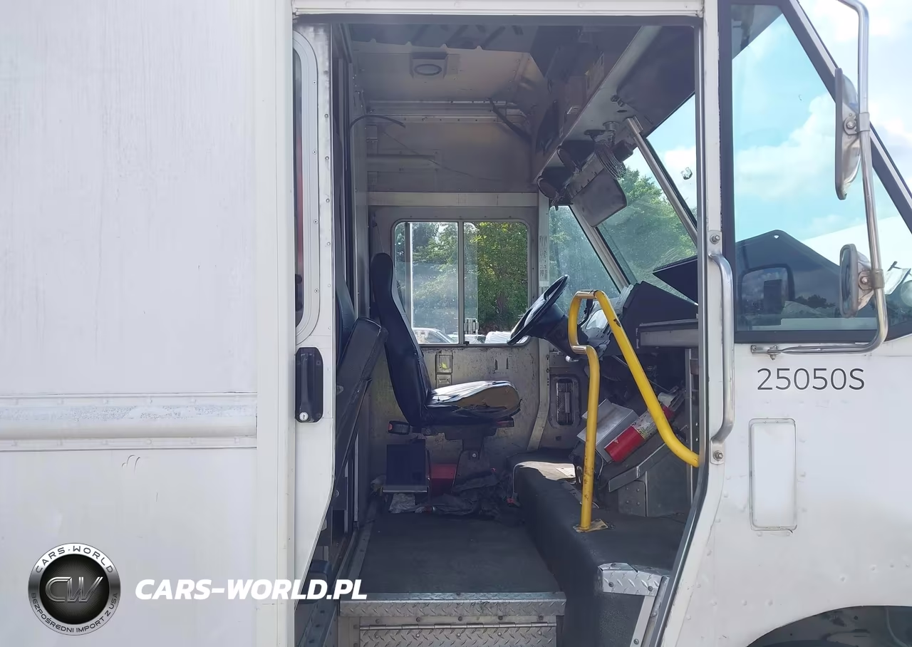 2015 Ford F-59 Commercial Stripped VIN:1F66F5KY9F0A03998 - 6