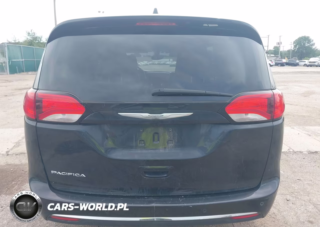 2017 Chrysler Pacifica Touring-L Plus VIN:2C4RC1EG8HR721517 - 16