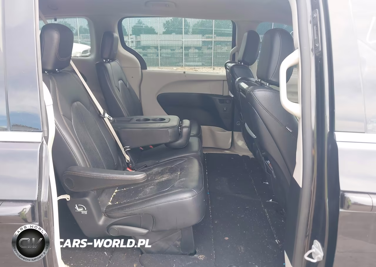2017 Chrysler Pacifica Touring-L Plus VIN:2C4RC1EG8HR721517 - 8