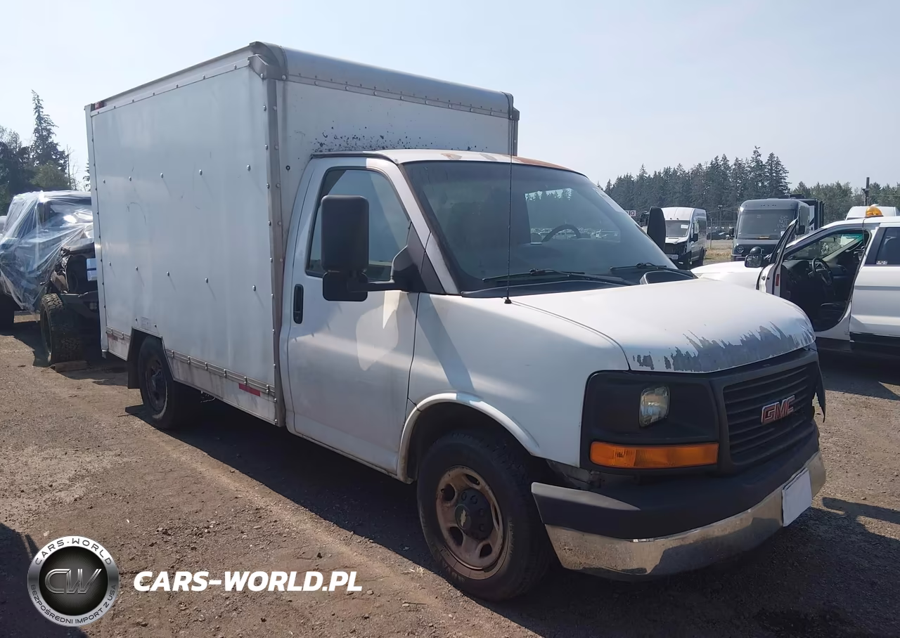 2003 GMC Savana Cutaway Standard