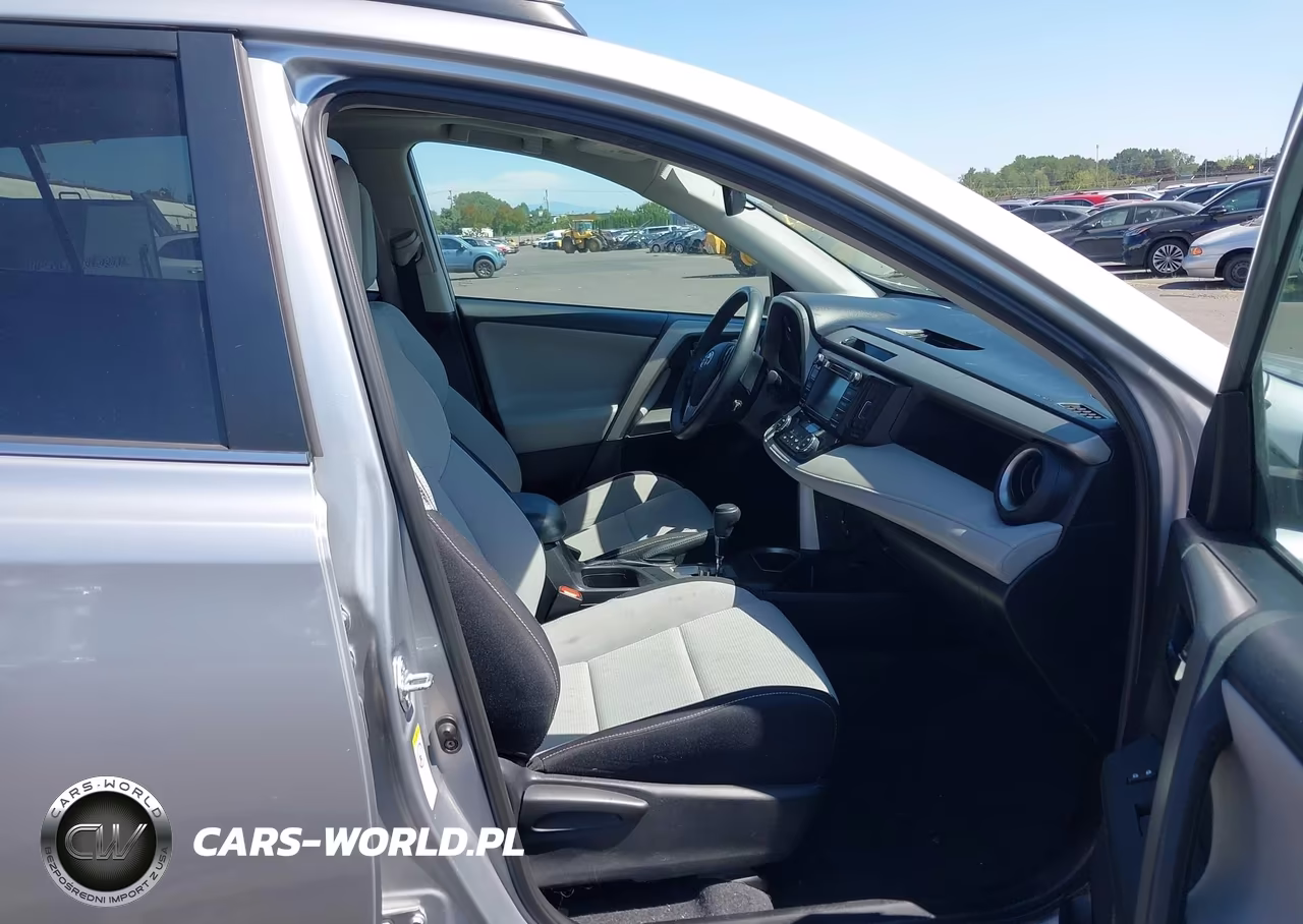 2017 Toyota Rav4 Xle VIN:2T3RFREV3HW610609 - 5