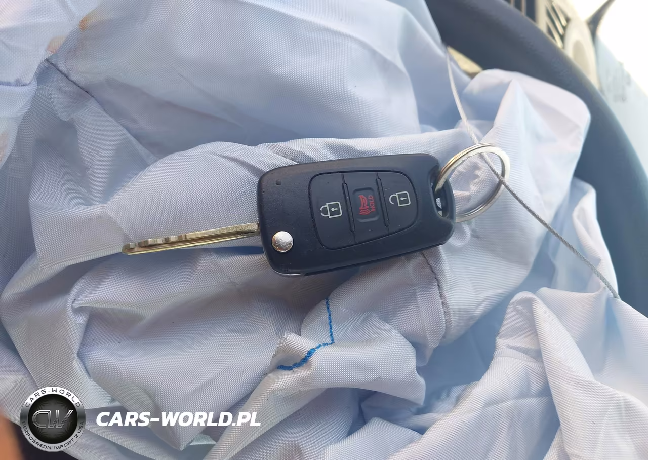 2011 Kia Soul + VIN:KNDJT2A2XB7219209 - 11