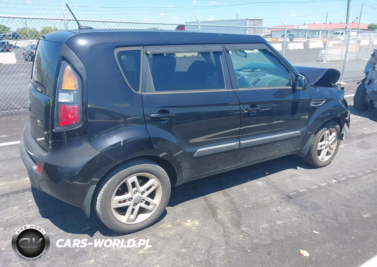 2011 Kia Soul + VIN:KNDJT2A2XB7219209 - 4
