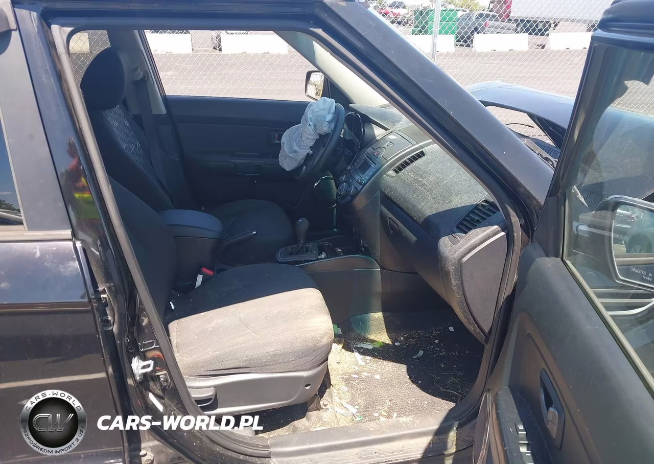 2011 Kia Soul + VIN:KNDJT2A2XB7219209 - 5
