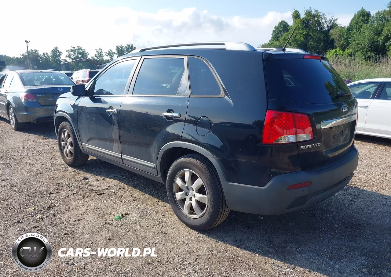 2011 Kia Sorento Lx VIN:5XYKT3A14BG048705 - 3