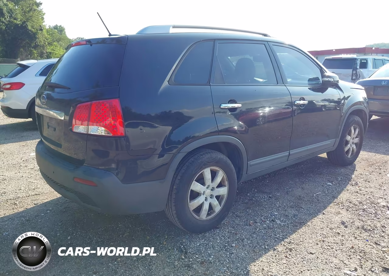2011 Kia Sorento Lx VIN:5XYKT3A14BG048705 - 4