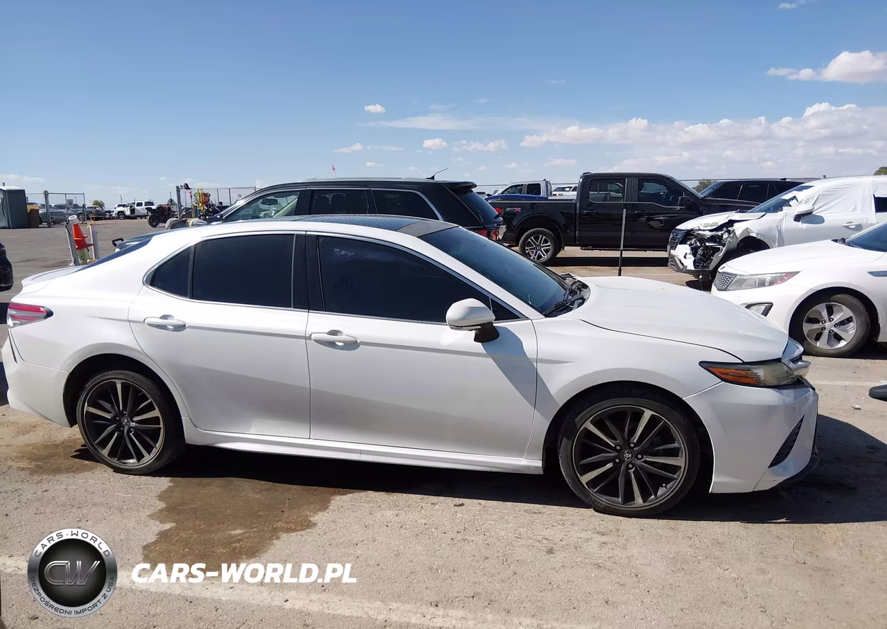 2018 Toyota Camry Xse VIN:4T1B61HK4JU071873 - 13