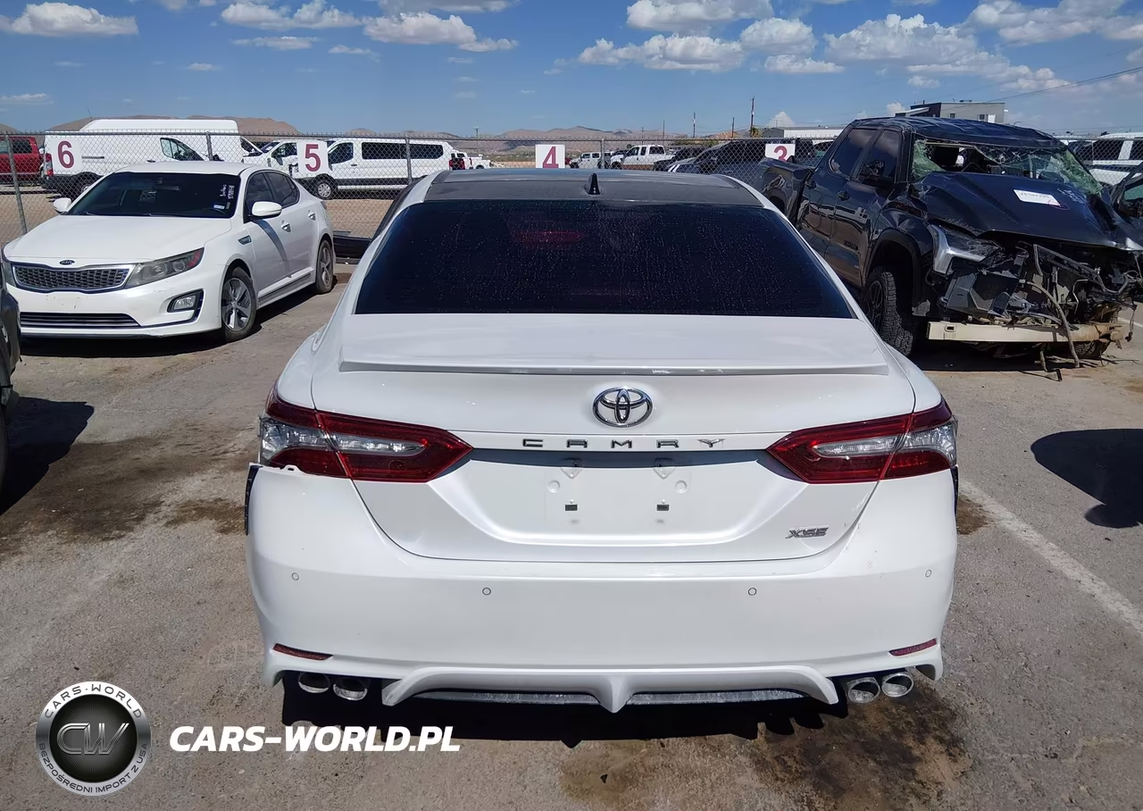 2018 Toyota Camry Xse VIN:4T1B61HK4JU071873 - 16