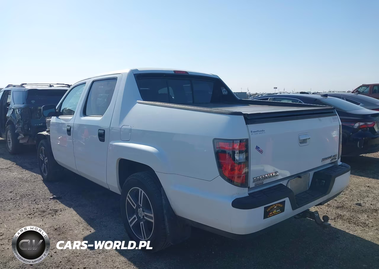 2013 Honda Ridgeline Sport VIN:5FPYK1F70DB011604 - 3