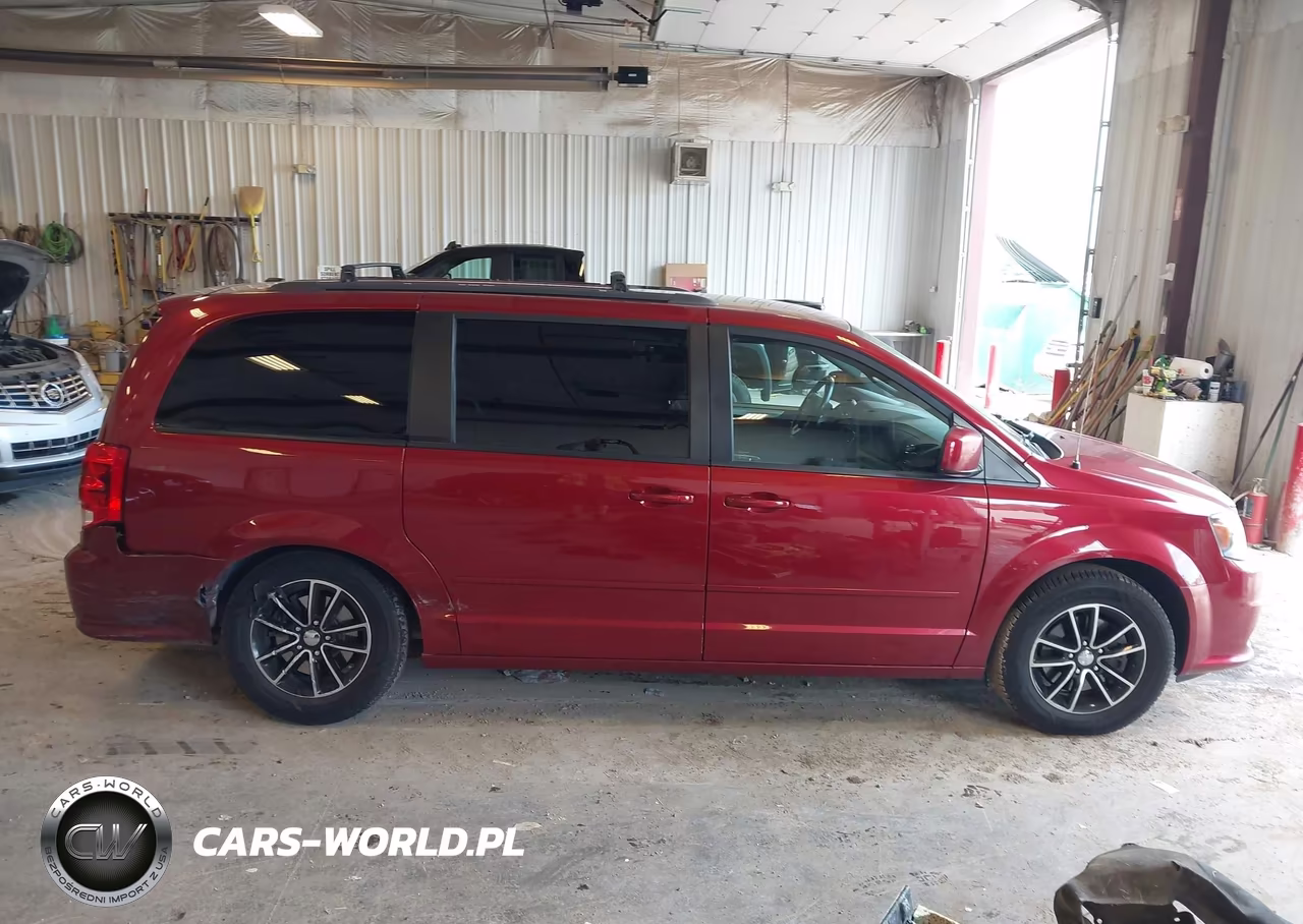 2015 Dodge Grand Caravan R-T VIN:2C4RDGEG0FR653873 - 13