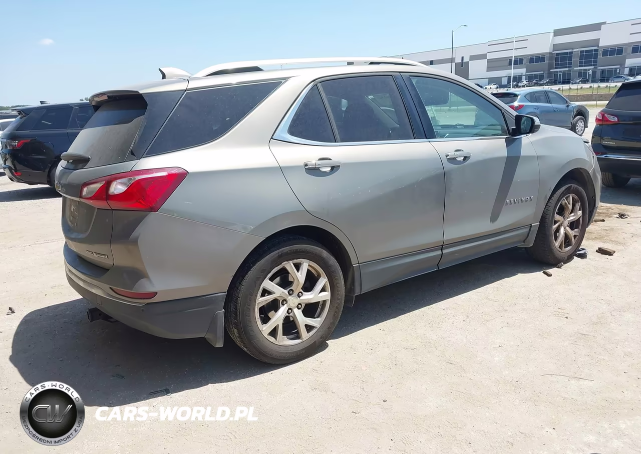 2018 Chevrolet Equinox Premier VIN:3GNAXVEV5JS638067 - 4