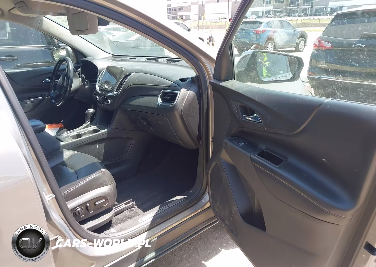 2018 Chevrolet Equinox Premier VIN:3GNAXVEV5JS638067 - 5