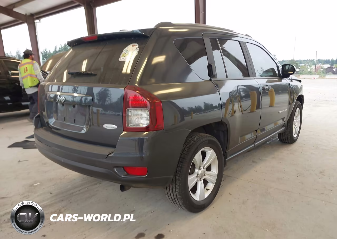 2014 Jeep Compass Latitude VIN:1C4NJCEB4ED660072 - 4