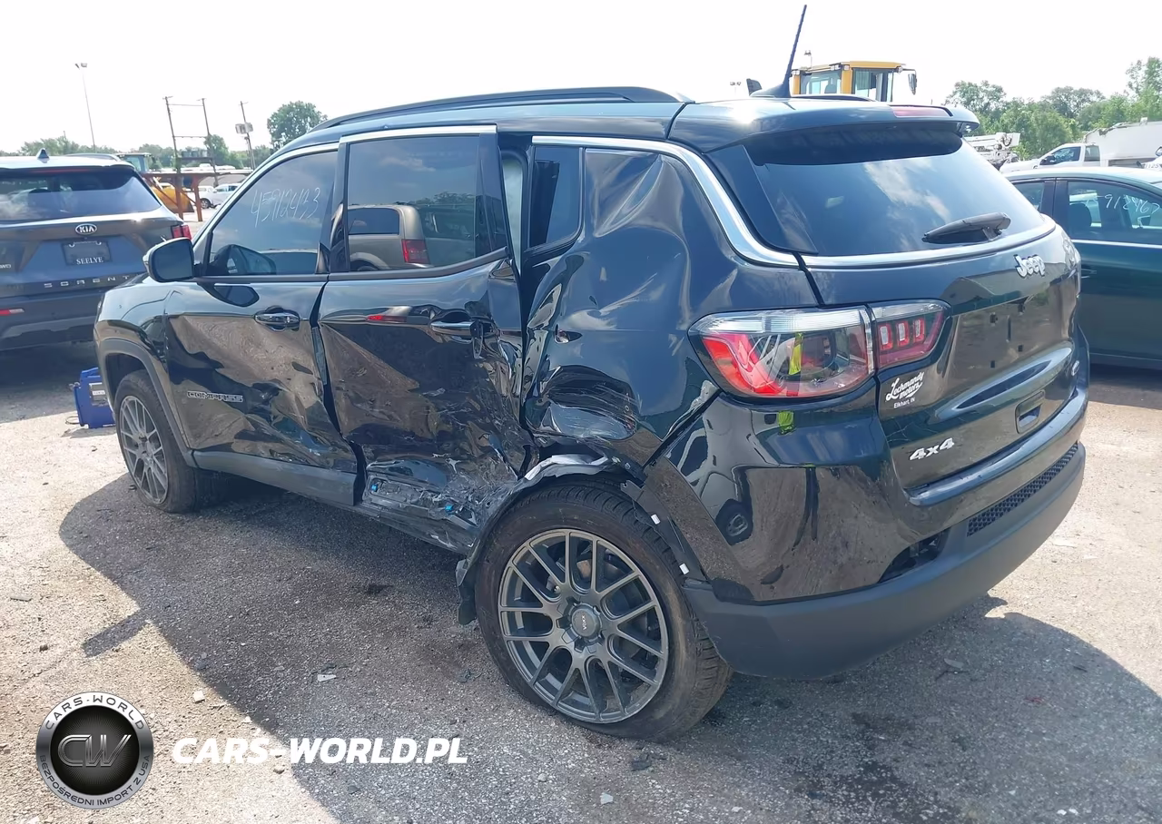 2022 Jeep Compass Latitude Lux 4X4 VIN:3C4NJDFB3NT206748 - 3