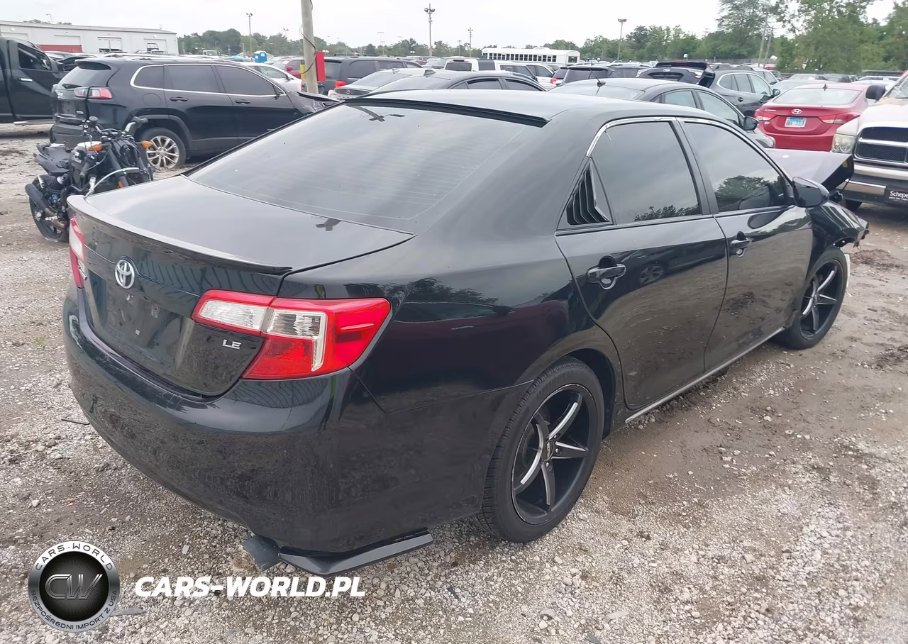 2014 Toyota Camry Le VIN:4T4BF1FKXER442324 - 4