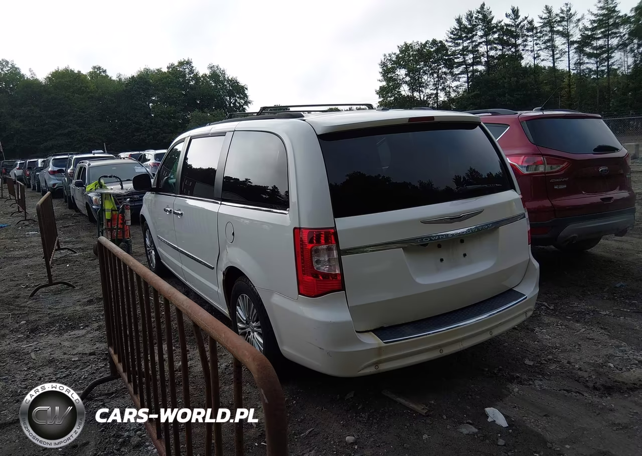 2013 Chrysler Town & Country Touring-L VIN:2C4RC1CG1DR684212 - 3