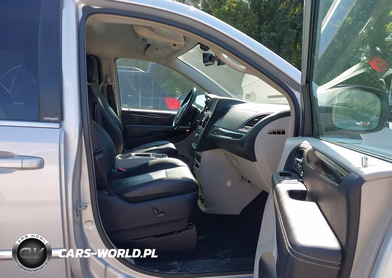 2012 Chrysler Town & Country Touring-L VIN:2C4RC1CG7CR250102 - 5