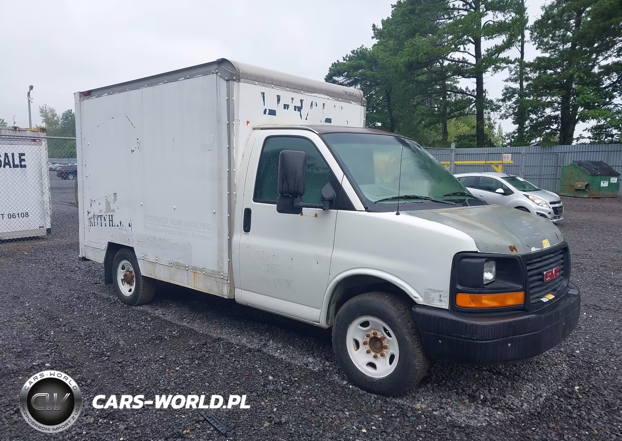 2004 GMC Savana Cutaway Standard