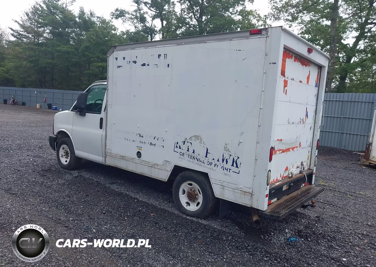 2004 GMC Savana Cutaway Standard VIN:1GDGG31V441902989 - 3