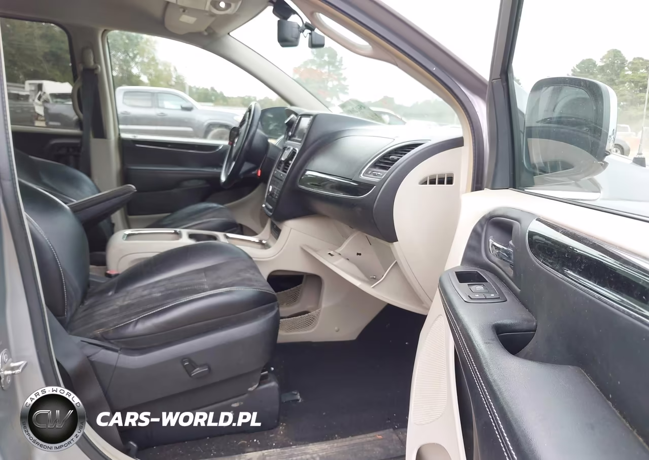 2014 Chrysler Town & Country Touring-L 30Th Anniversary VIN:2C4RC1CG7ER418355 - 5