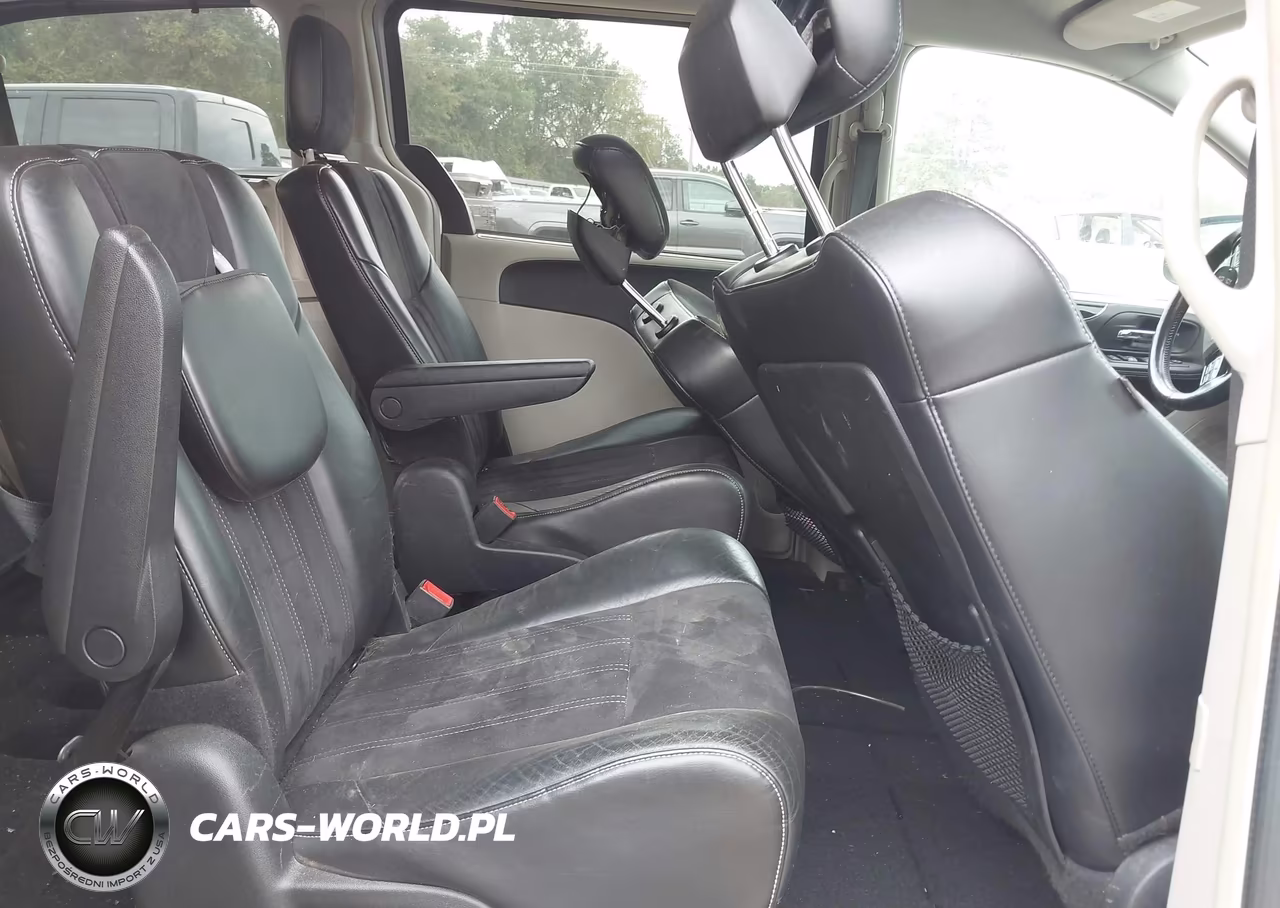 2014 Chrysler Town & Country Touring-L 30Th Anniversary VIN:2C4RC1CG7ER418355 - 8