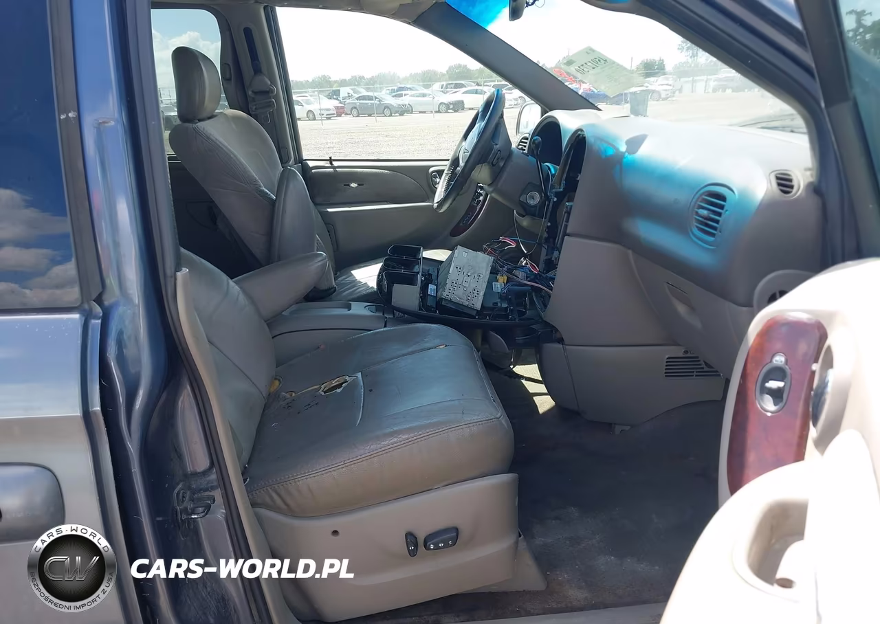 2001 Chrysler Town & Country Limited VIN:2C8GP64L21R341973 - 5