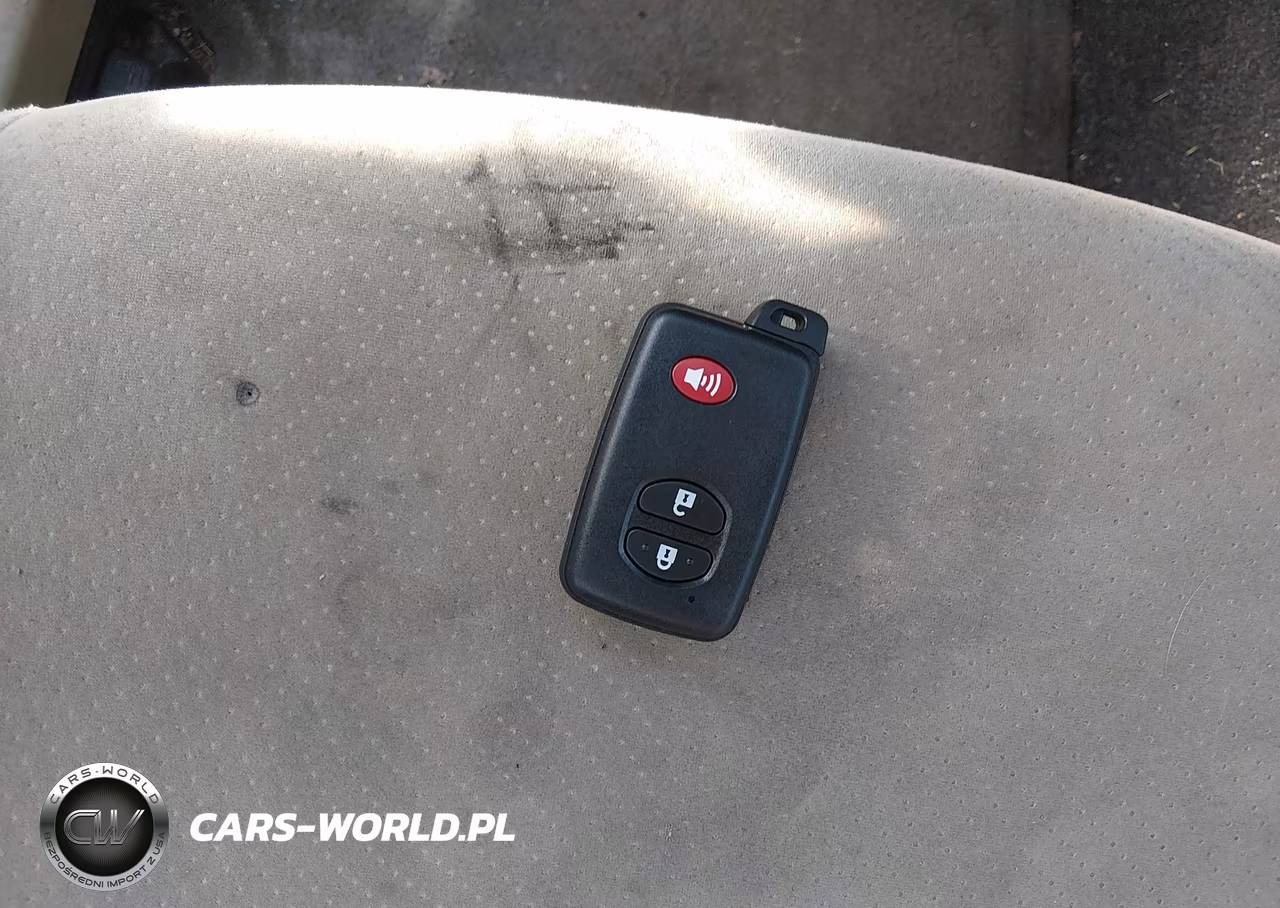 2014 Toyota Prius Two VIN:JTDKN3DU0E1848034 - 11