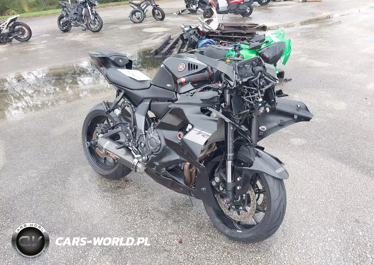 2025 Yamaha Yzfr7