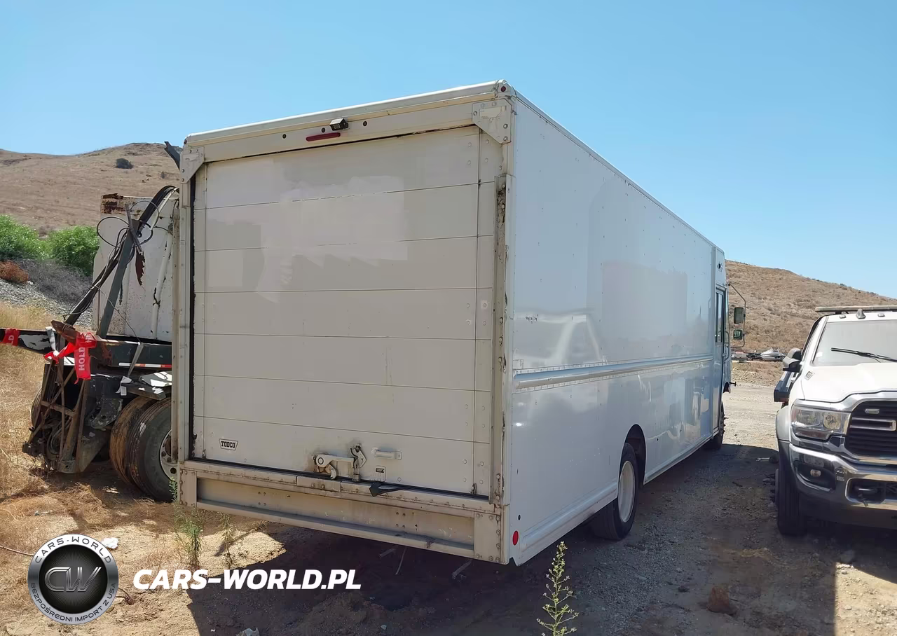 2013 Freightliner Chassis M Line Walk-In Van VIN:4UZAC3DVXDCFF6883 - 4