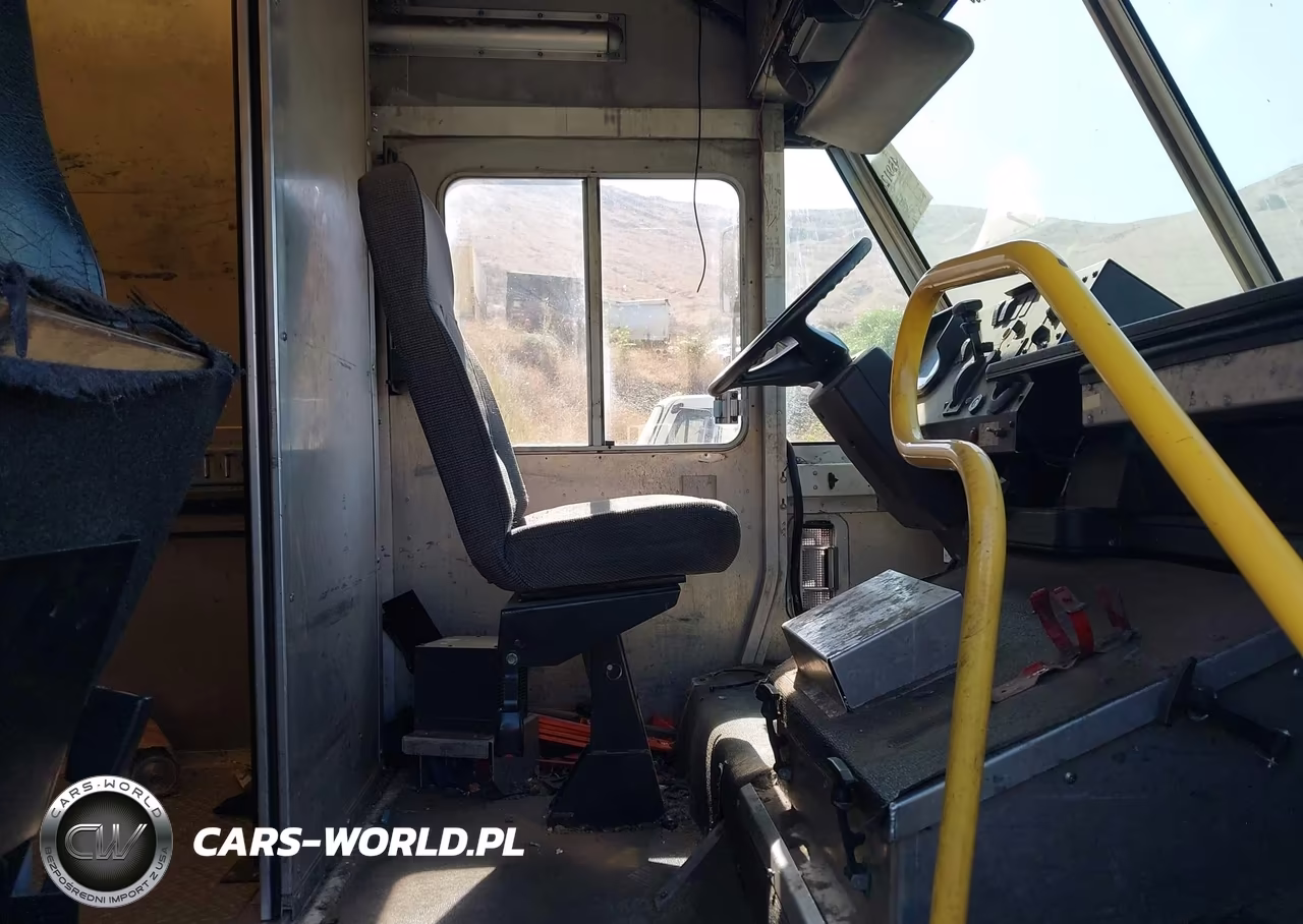 2013 Freightliner Chassis M Line Walk-In Van VIN:4UZAC3DVXDCFF6883 - 7
