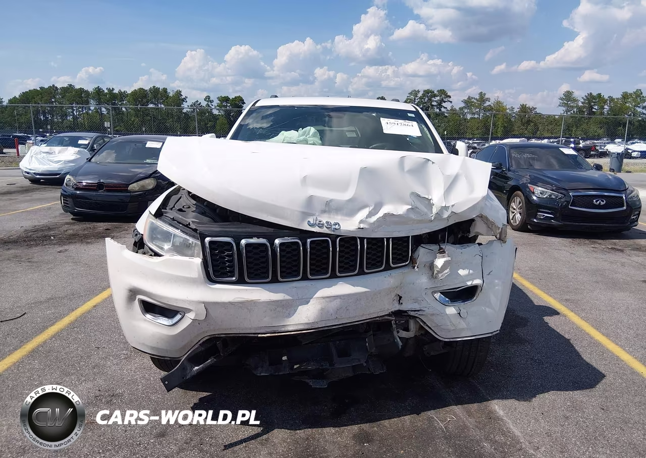 2017 Jeep Grand Cherokee Laredo VIN:1C4RJEAG3HC813873 - 11