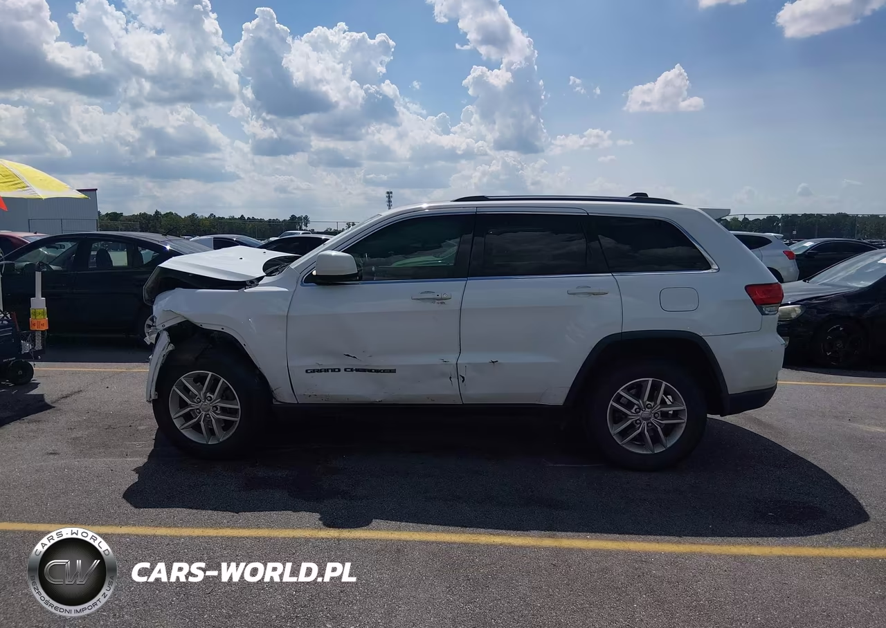 2017 Jeep Grand Cherokee Laredo VIN:1C4RJEAG3HC813873 - 13